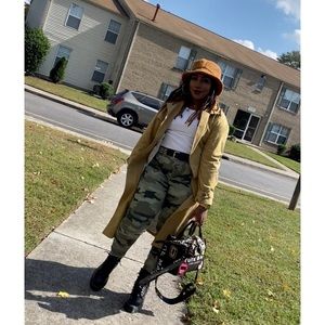 Hello! My name is Jess. I’m really here to find good deals. Until I sell : )